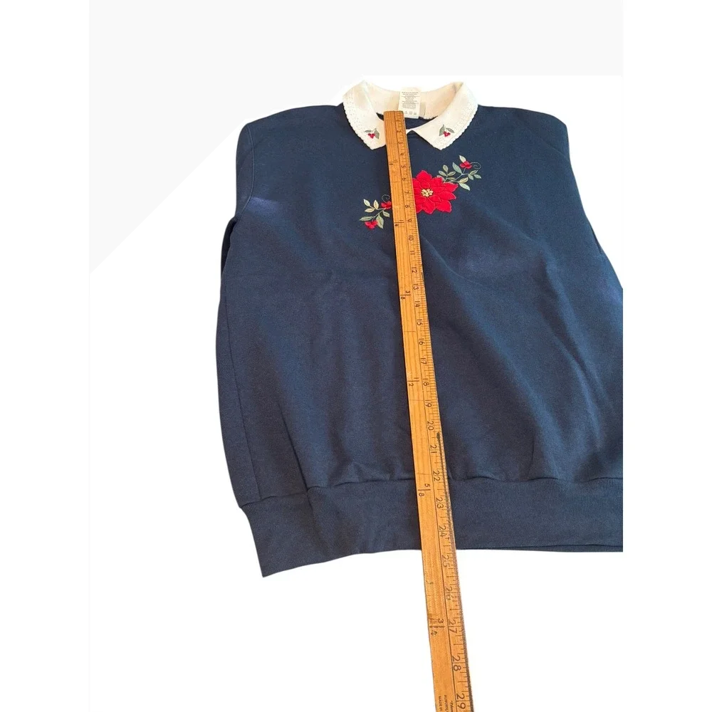 Navy Blue Embroidered‎ Poinsettia Flower Collar Sweatshirt. SZ Medium. Holiday.